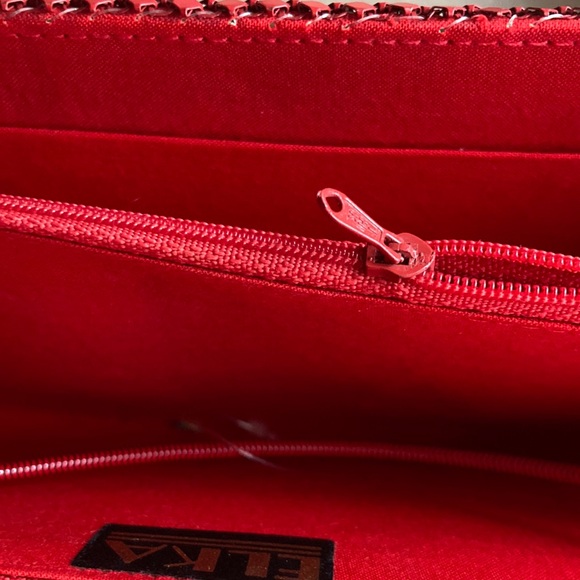 Red Metallic Link Clutch/Purse w Gold Trim - Picture 5 of 5